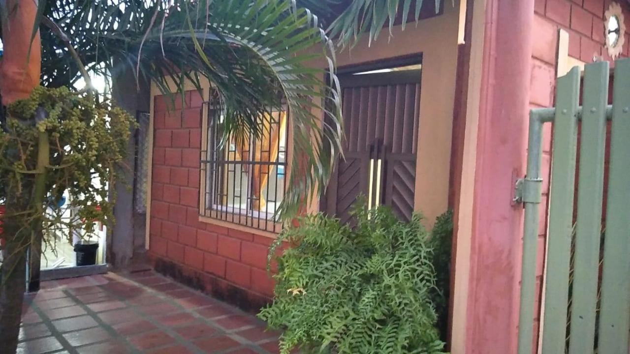 Habitación triple con cocina y baño privado Necoclí Exterior foto